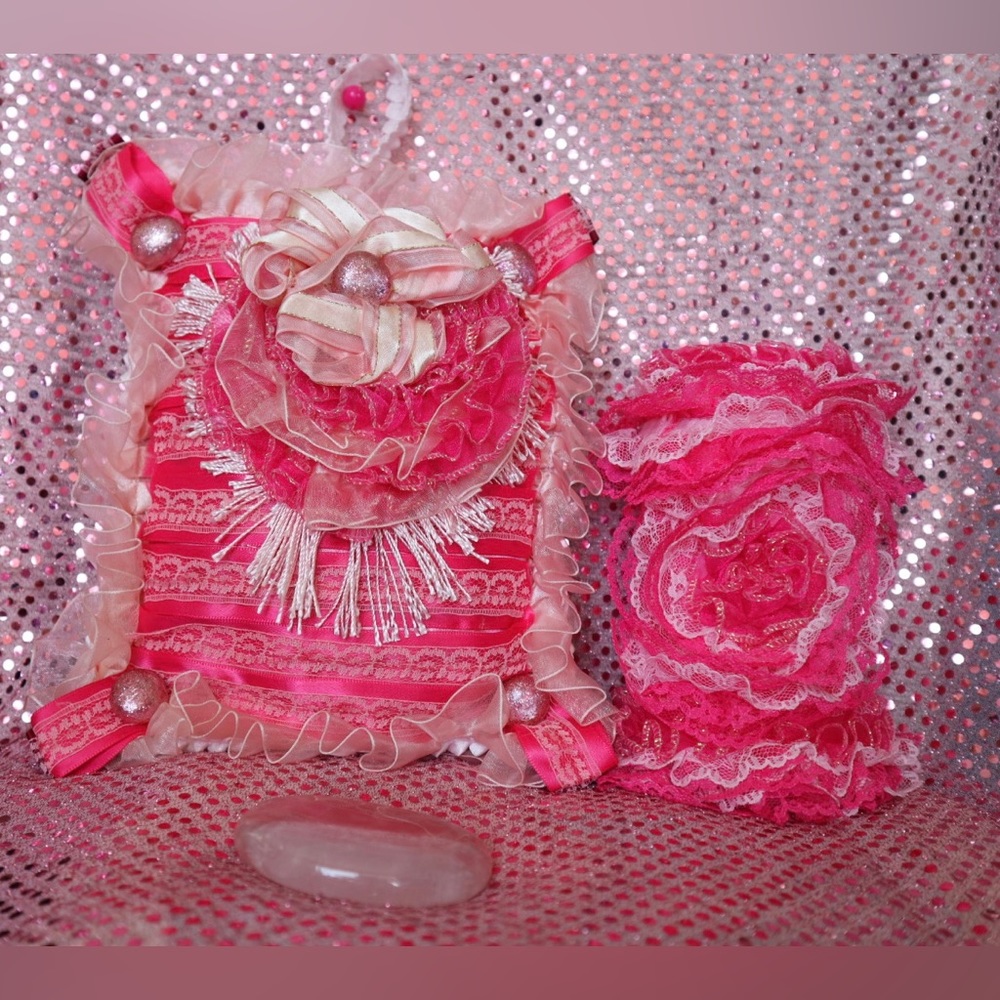 Hand Crafted Passionate Embrace Pillow Passion Flower Aroma - Picture 8 of 14